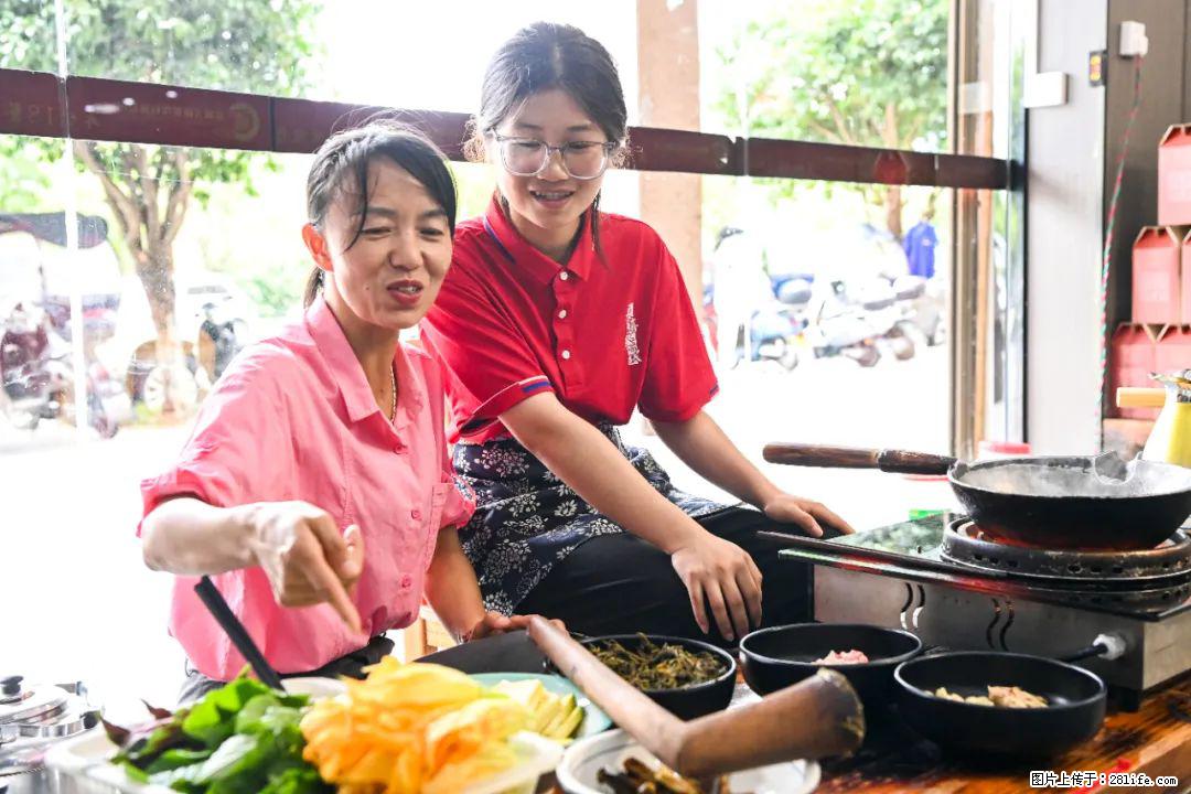 全网追的“扁担女孩”,找了一份暑假工,时薪12元 - 林芝生活资讯 - 林芝28生活网 linzhi.28life.com